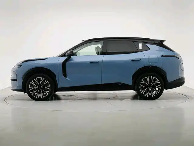 Lynk & Co 08 EM-P 2025