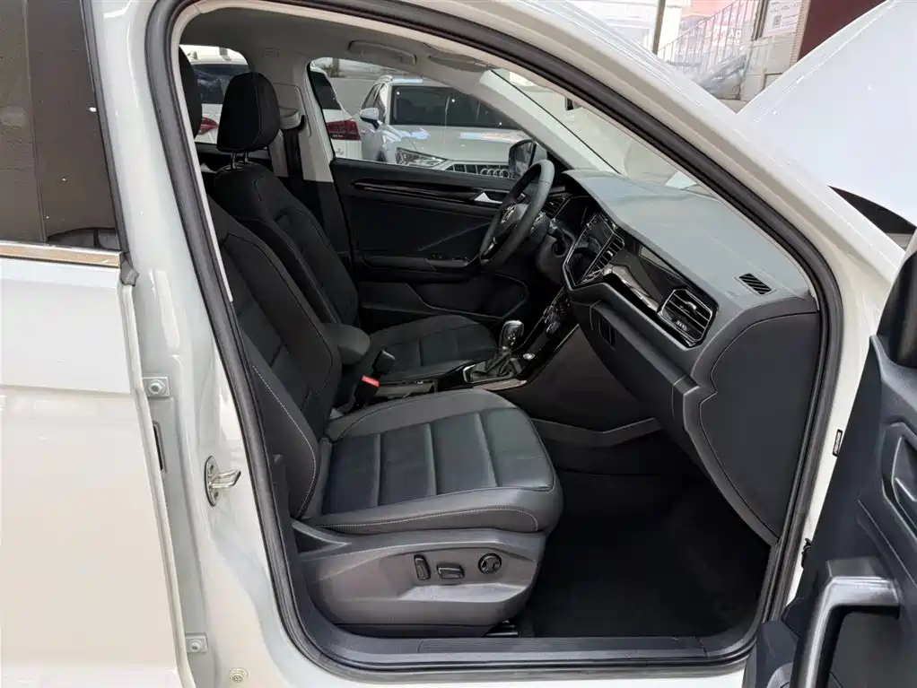 Volkswagen T-Roc 2023 — фото 21