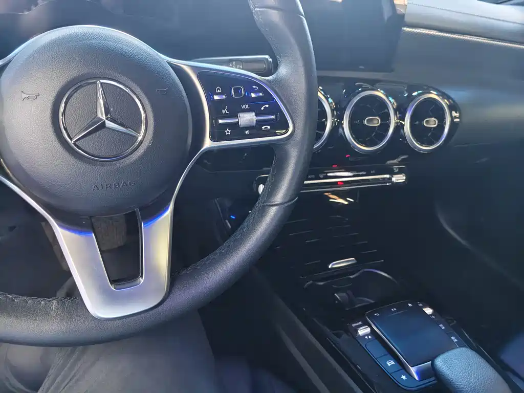 Mercedes-Benz A-Class 2022 — фото 8