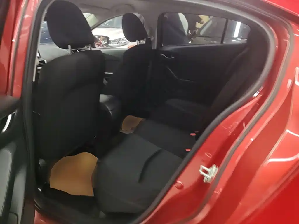 Mazda 3 Axela 2017 — фото 17