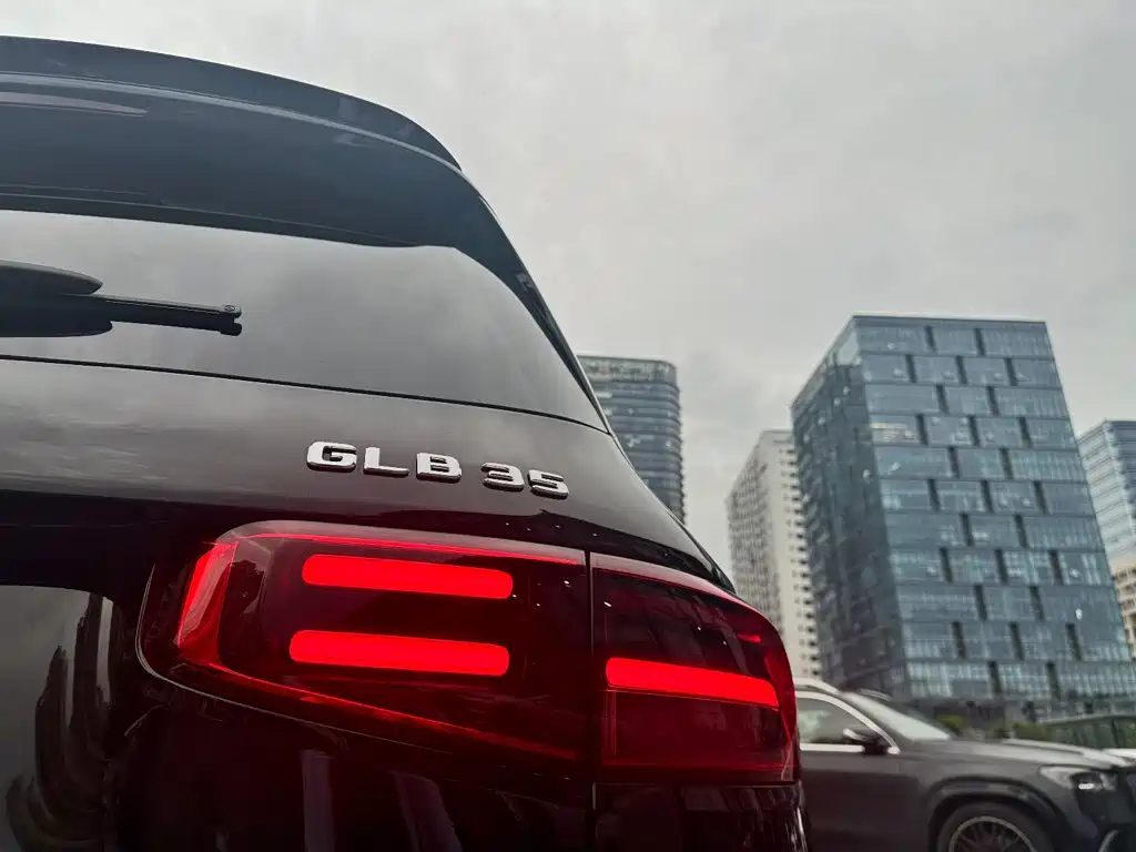 Mercedes-Benz GLB AMG 2026 — фото 12