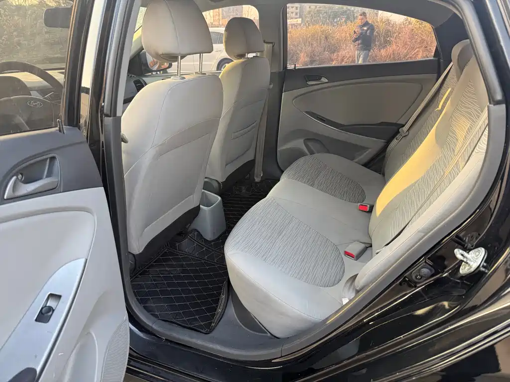 Hyundai Verna 2015 — фото 9