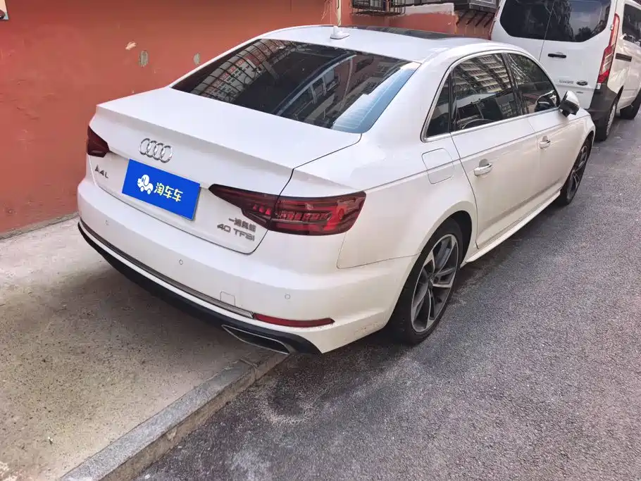 Audi A4L 2019