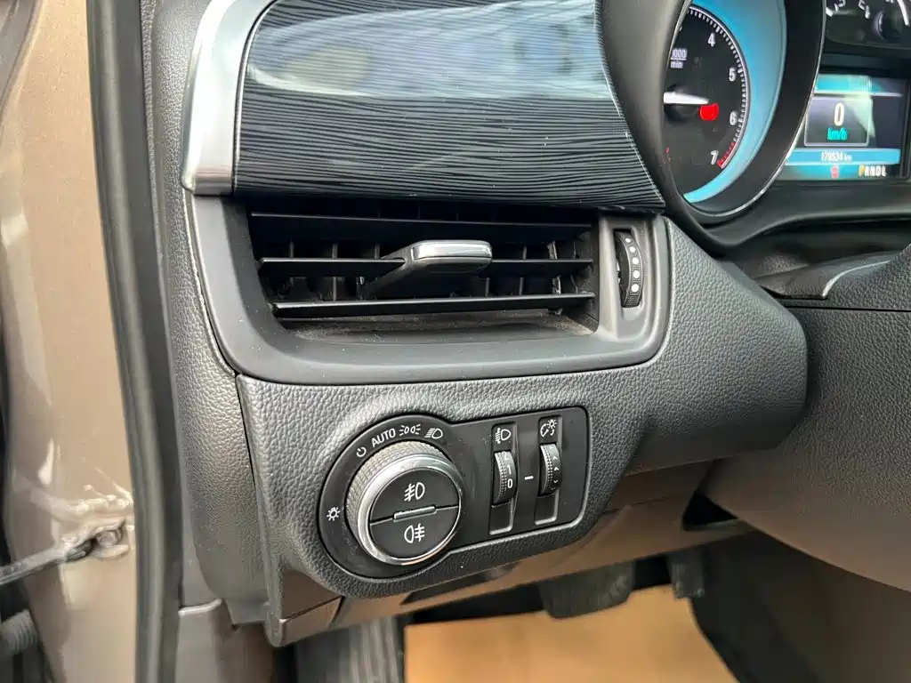 Buick Envision Plus 2016 — фото 8