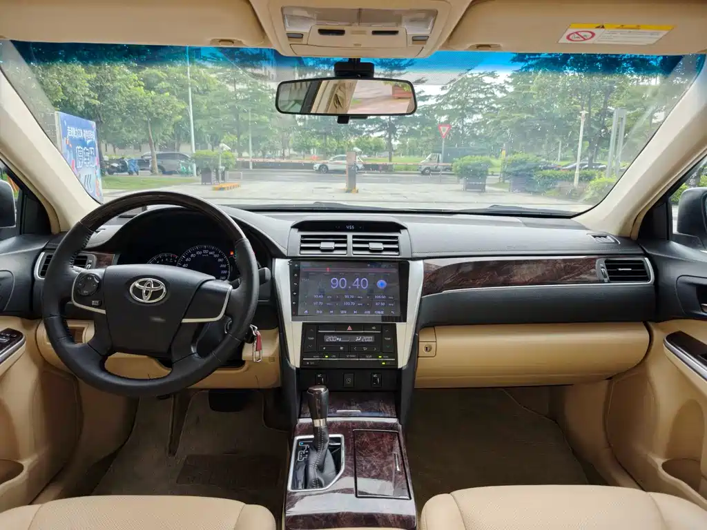 Toyota Camry 2017 — фото 11