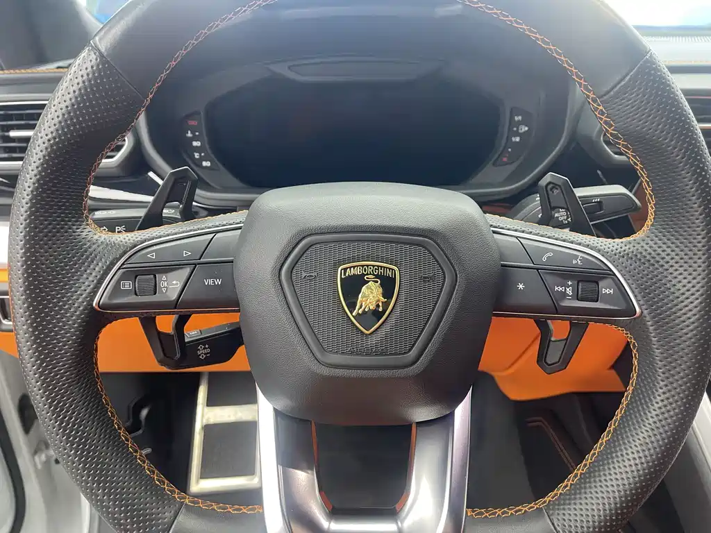 Lamborghini Urus 2021 — фото 11