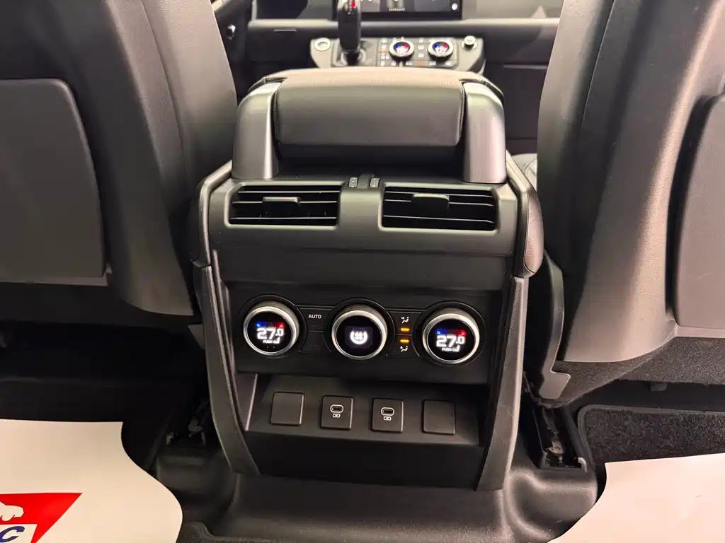 Land Rover Defender 2022 — фото 19