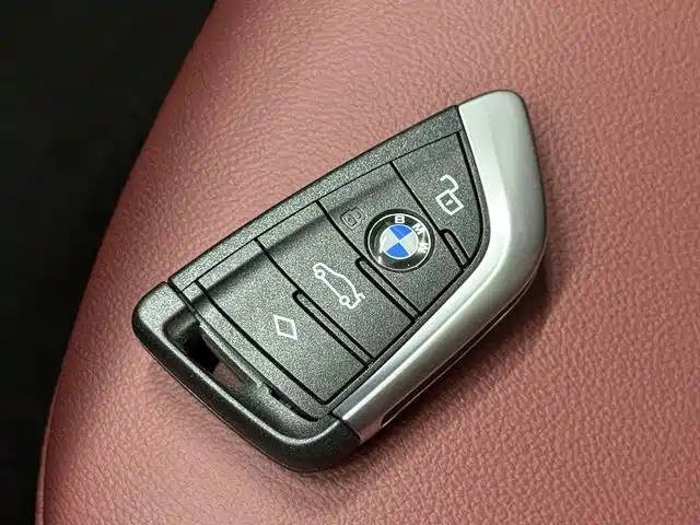 BMW 3 Series 2025 — фото 19