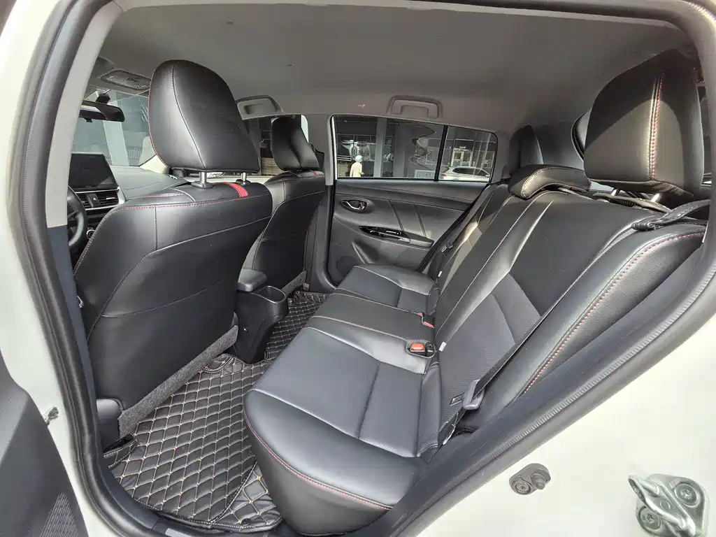 Toyota Yaris L 2023 — фото 11