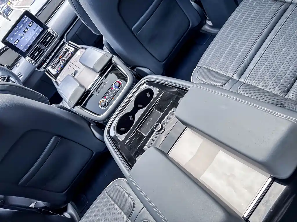 Lincoln Navigator 2020 — фото 15