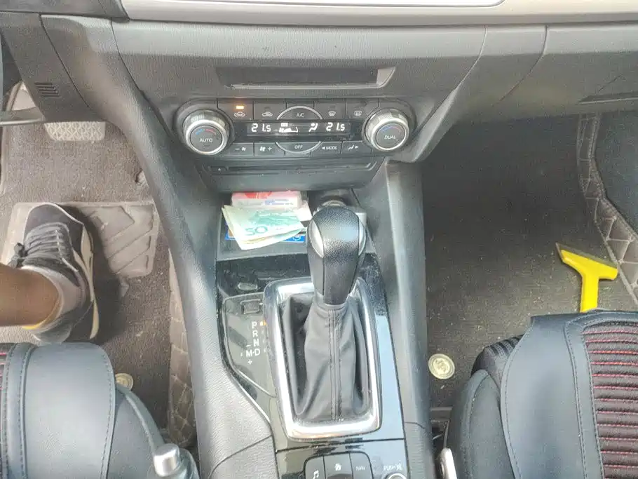 Mazda 3 Axela 2016 — фото 16