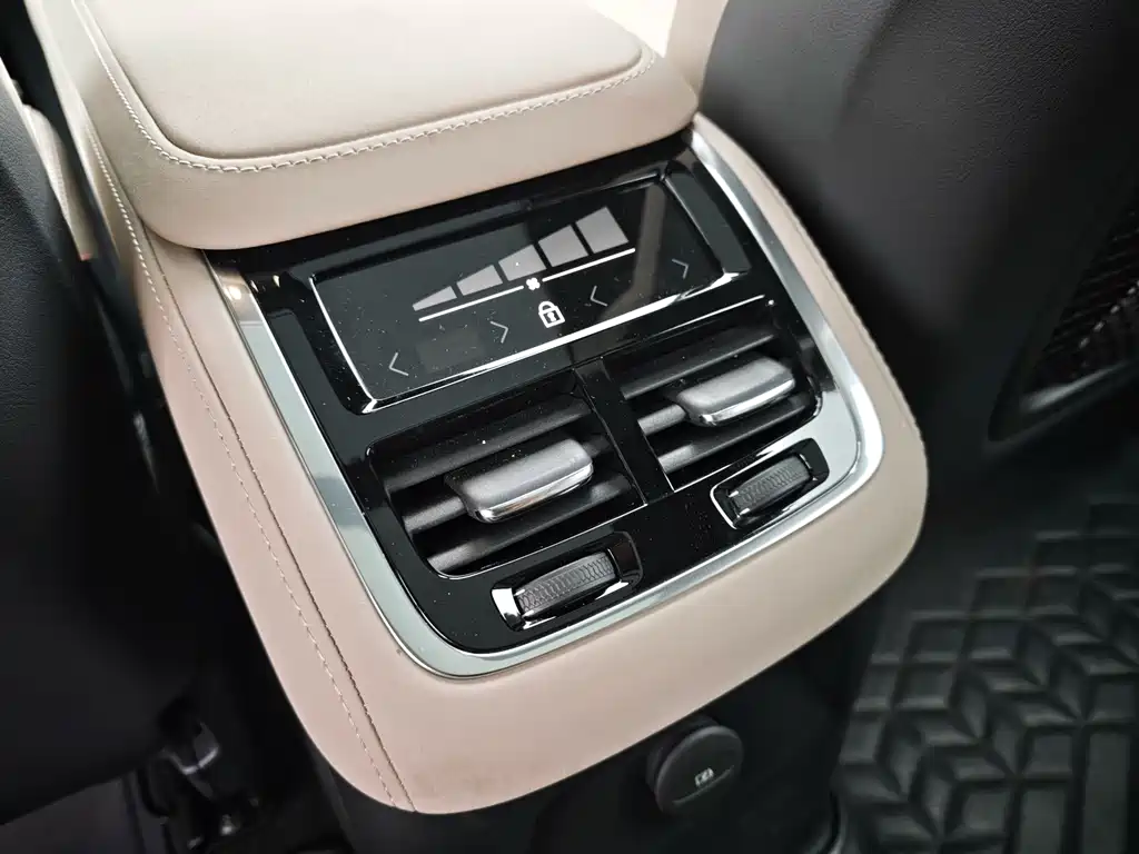 Volvo XC90 PHEV 2025 — фото 15