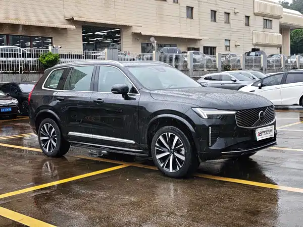 Volvo XC90 Plug-In Hybrid 2025