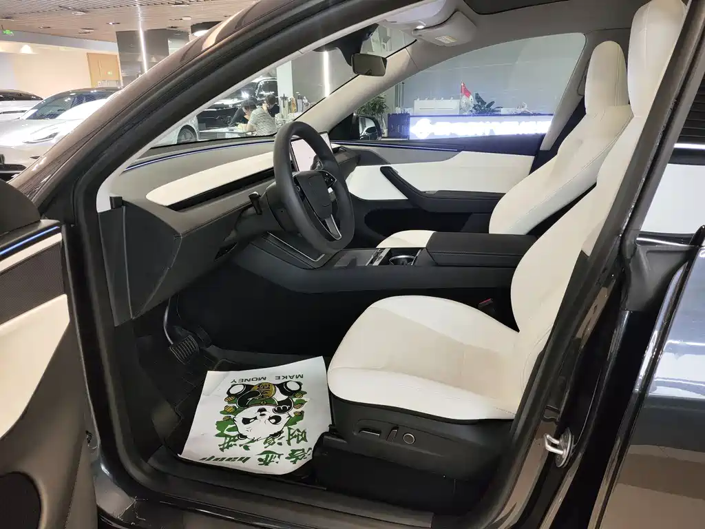 Tesla Model Y L 2025