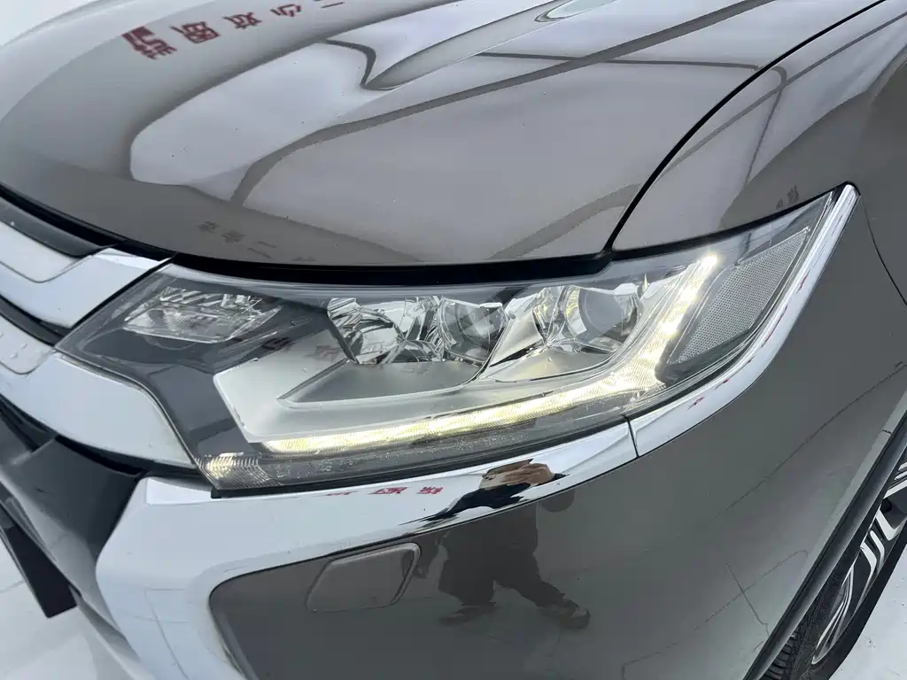 Mitsubishi Outlander 2017 — фото 6