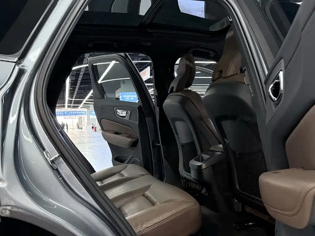 Volvo XC60 2021 — фото 18