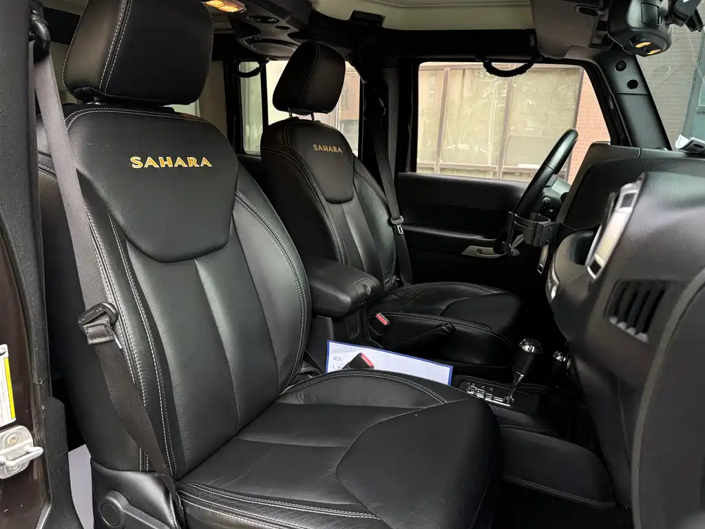 Jeep Wrangler 2014 — фото 11
