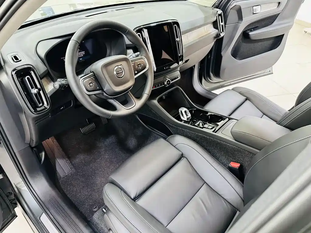 Volvo XC40 2026 — фото 10