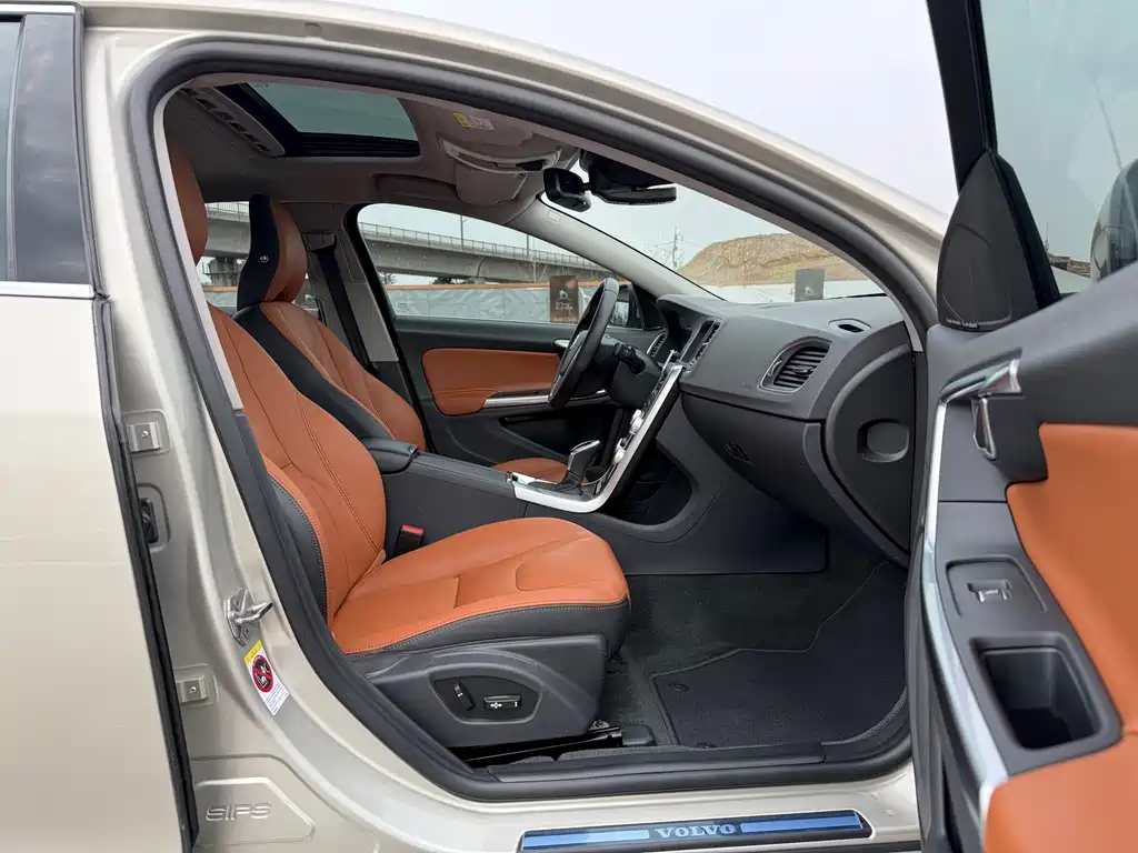 Volvo S60 2017 — фото 15