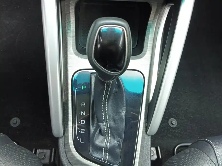 Geely Vision X3 2018 — фото 16
