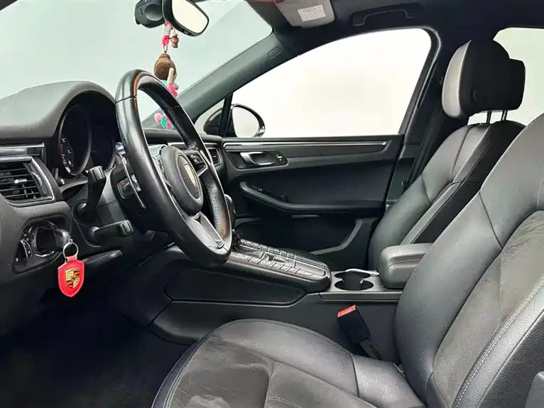 Porsche Macan 2017 — фото 13