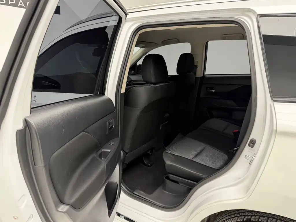 Mitsubishi Outlander 2021 — фото 12