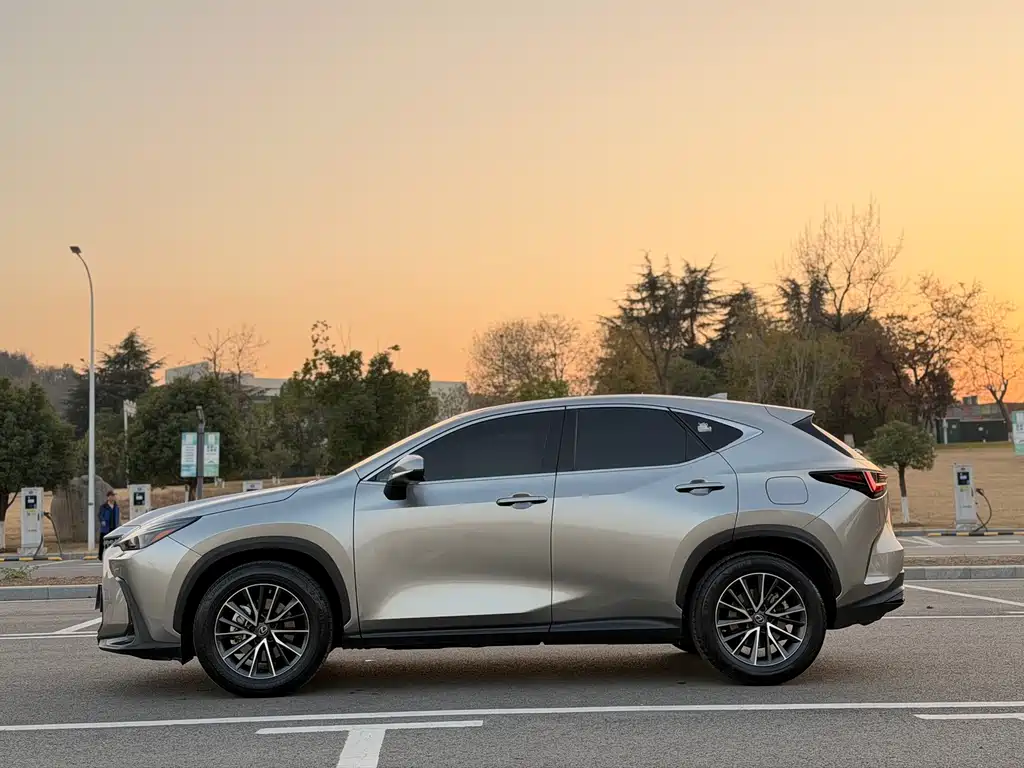 Lexus NX 2022 — фото 4