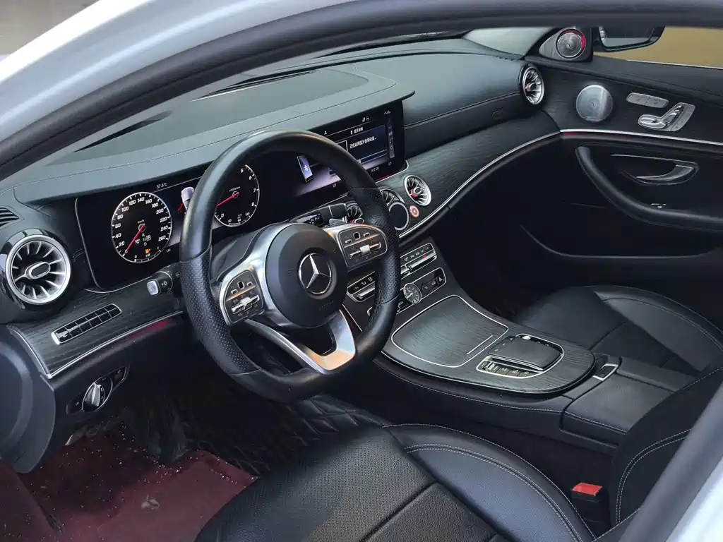 Mercedes-Benz E-Class 2020 — фото 15