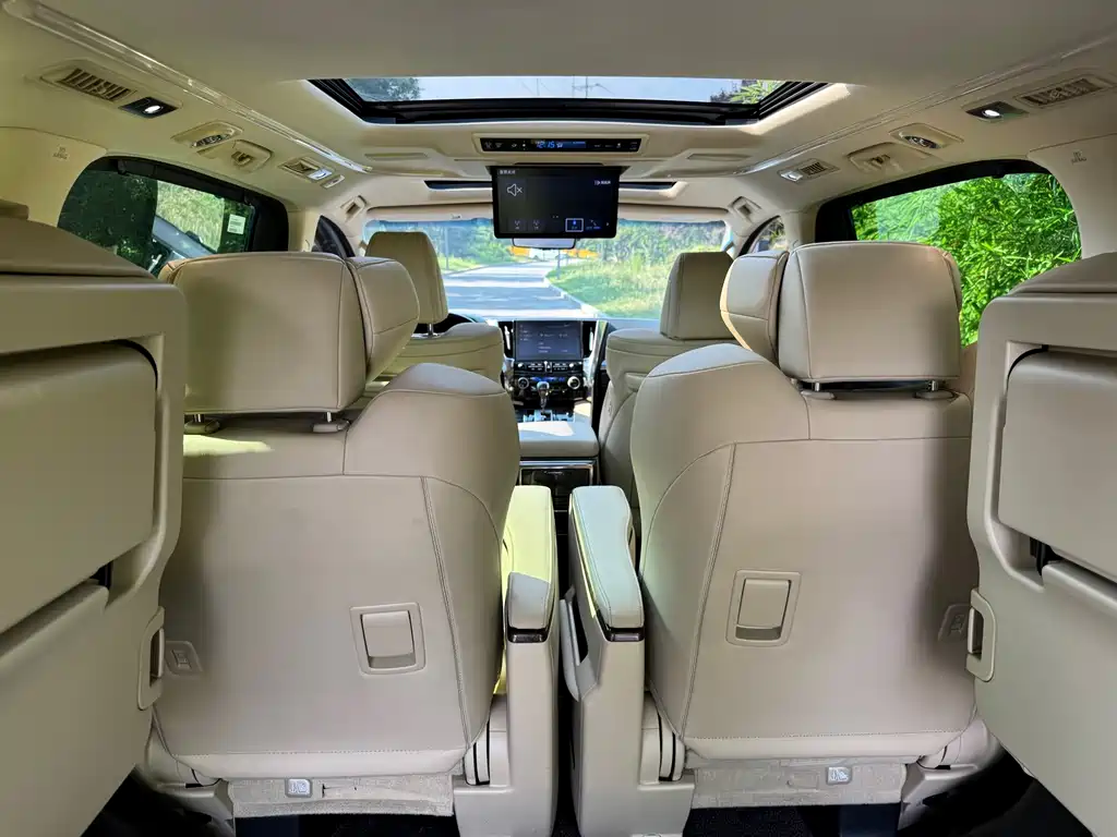 Toyota Alphard 2022 — фото 11
