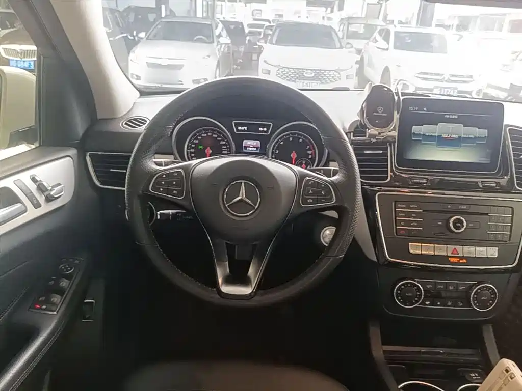 Mercedes-Benz GLE 2015 — фото 11