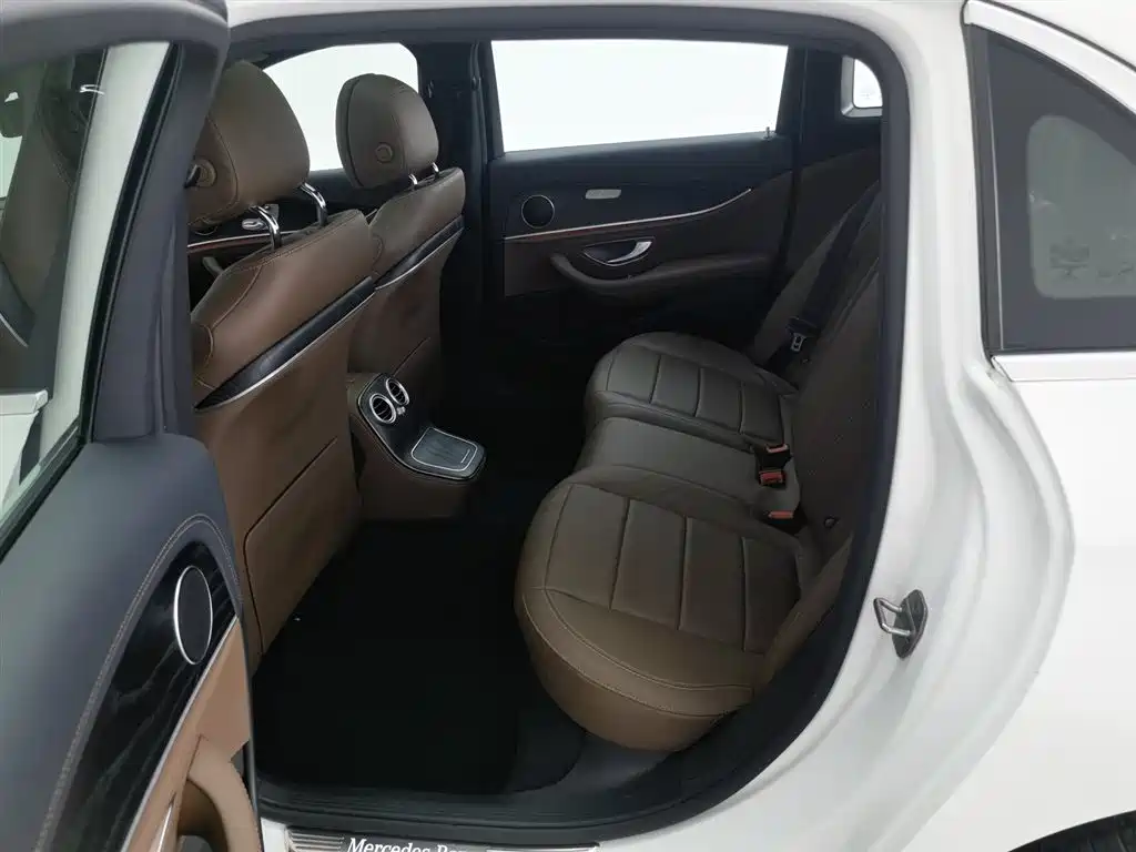 Mercedes-Benz E-Class 2021 — фото 15