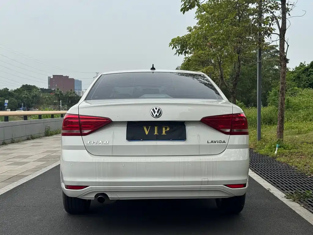 Volkswagen Lavida 2017 — фото 16