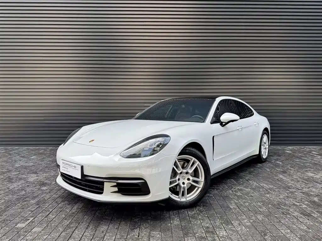 Porsche Panamera 2018 — фото 1