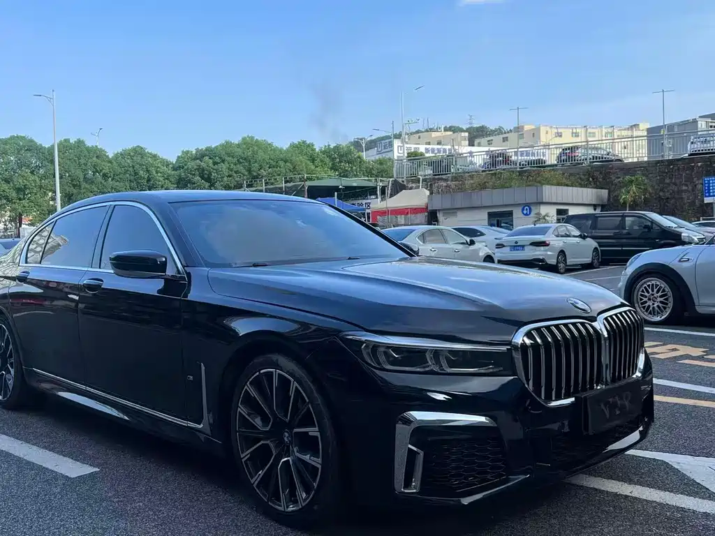 BMW 7 Series 2021 — фото 1