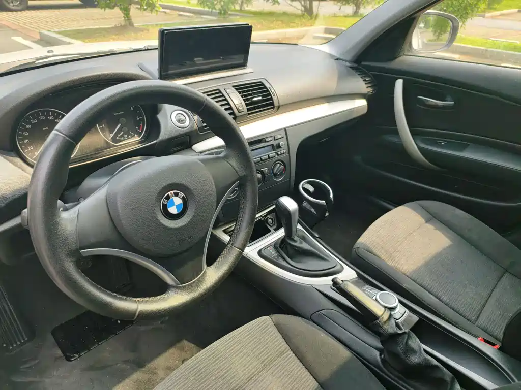 BMW 1 Series 2011 — фото 13