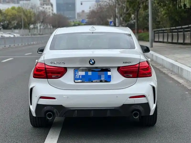 BMW 1 Series 2022 — фото 13
