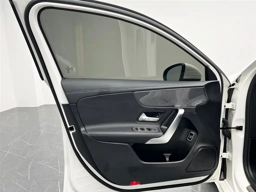 Mercedes-Benz A-Class 2022 — фото 12