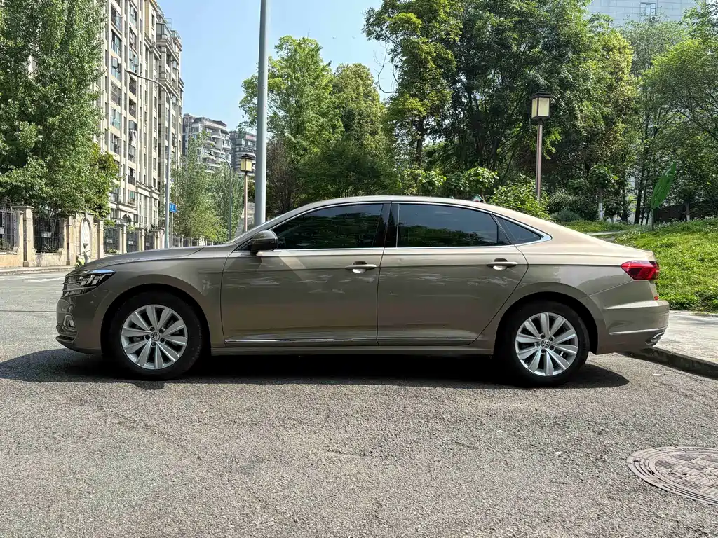 Volkswagen Passat 2019 — фото 9
