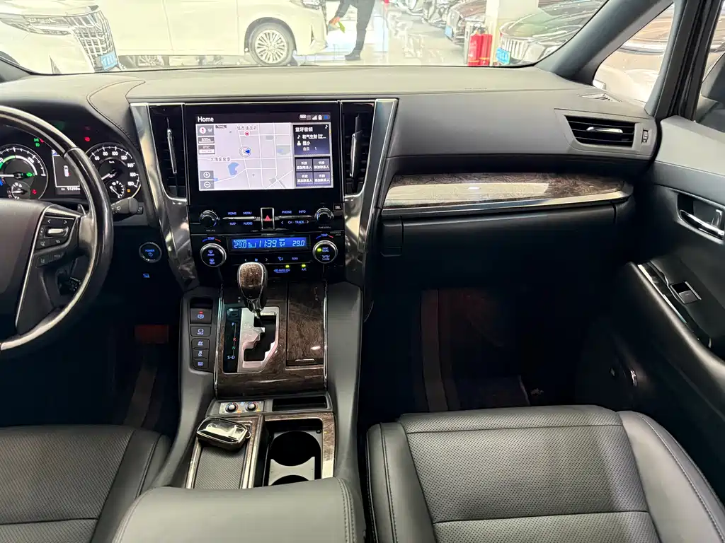 Toyota Alphard 2022 — фото 17