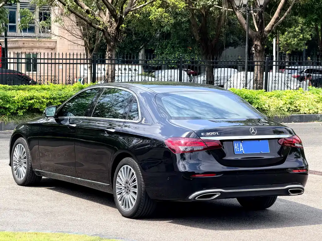 Mercedes-Benz E-Class 2023 — фото 4