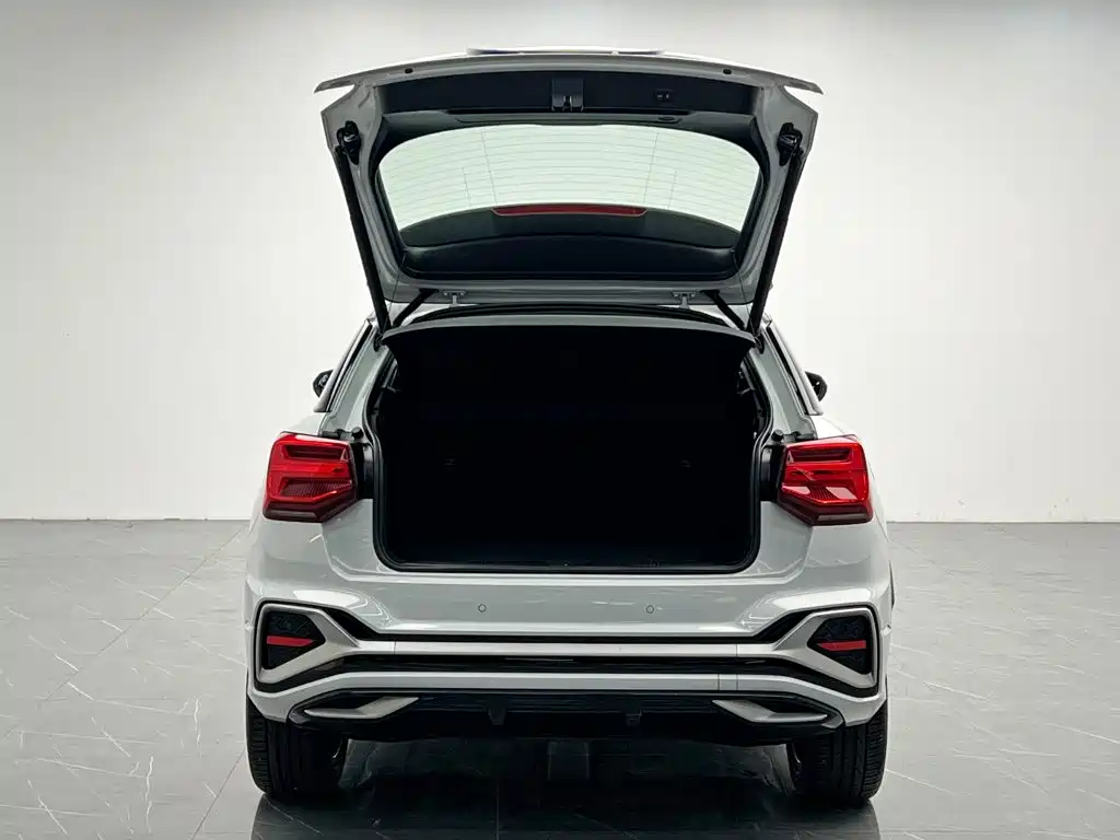 Audi Q2L 2022 — фото 12