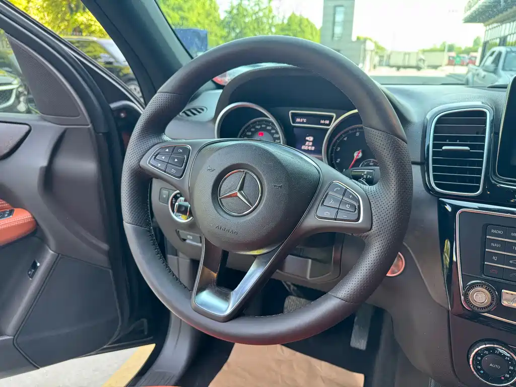 Mercedes-Benz GLE 2016 — фото 12