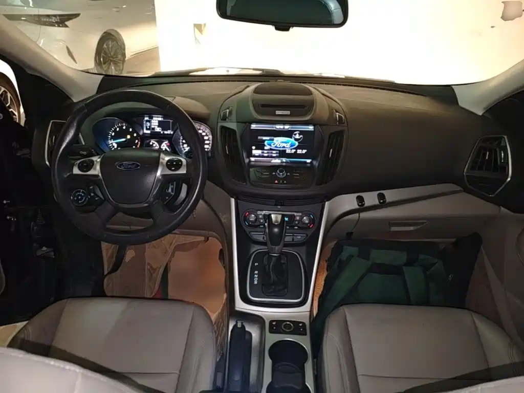 Ford Kuga 2015 — фото 10