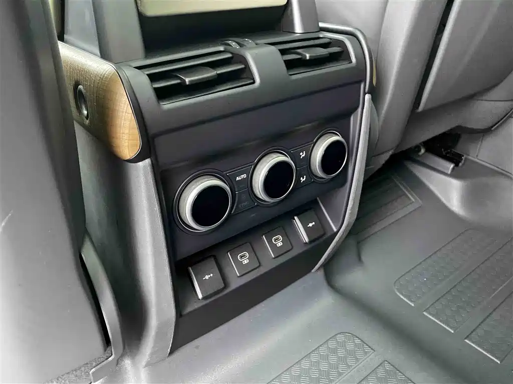 Land Rover Defender 2022 — фото 16