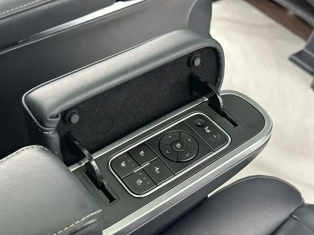 GAC Motor Trumpchi M8 2022 — фото 11