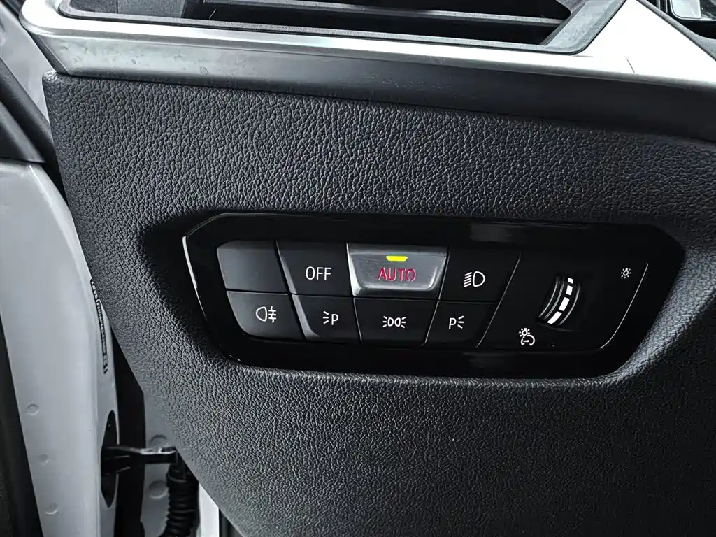 BMW 3 Series 2023 — фото 18