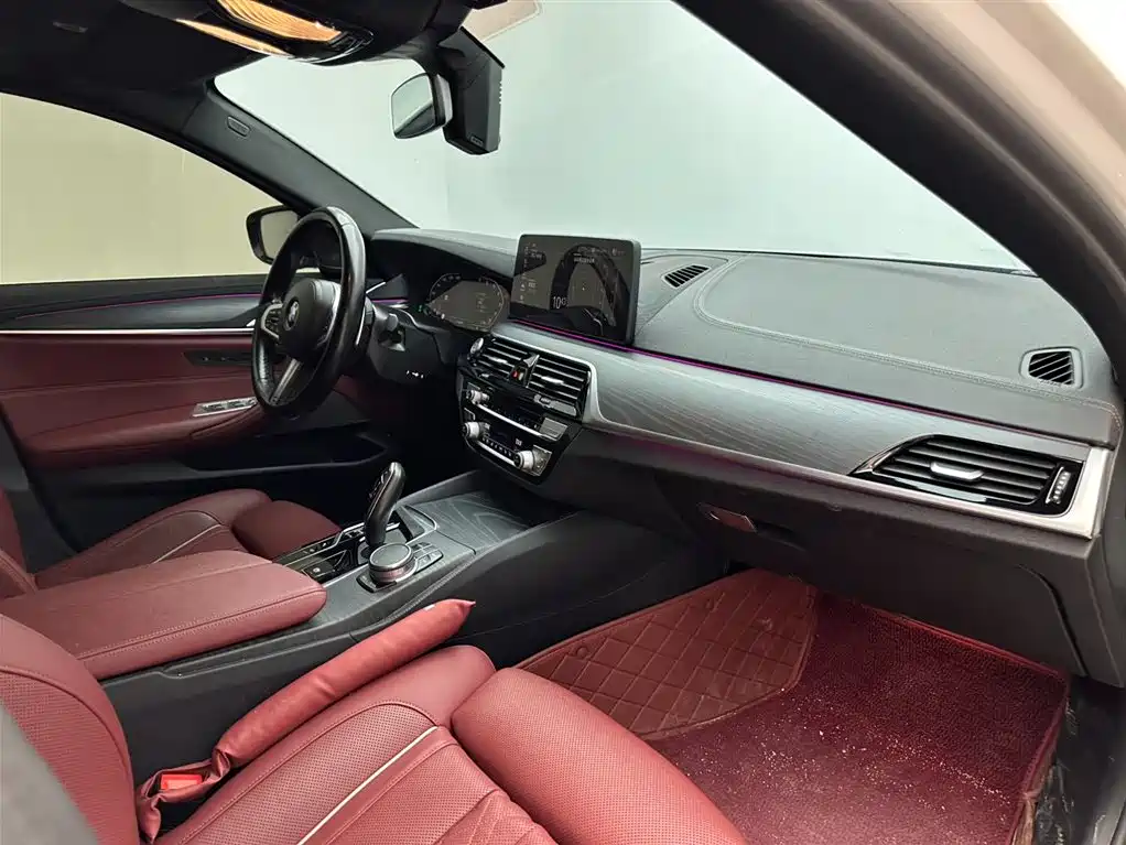 BMW 5 Series 2021 — фото 11