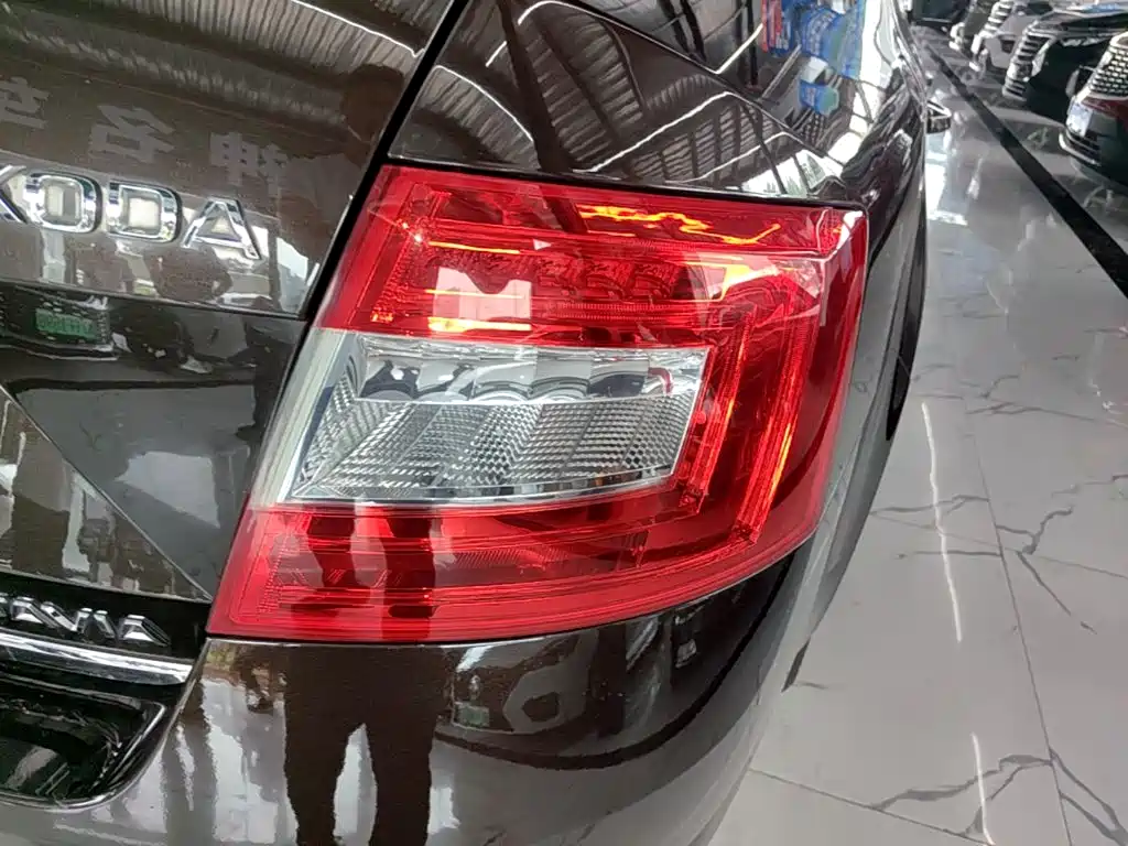 Skoda Octavia 2016 — фото 25