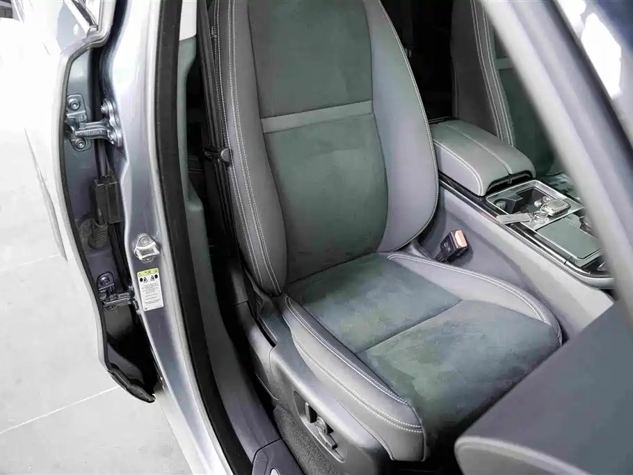 Land Rover Range Rover Velar 2020 — фото 13