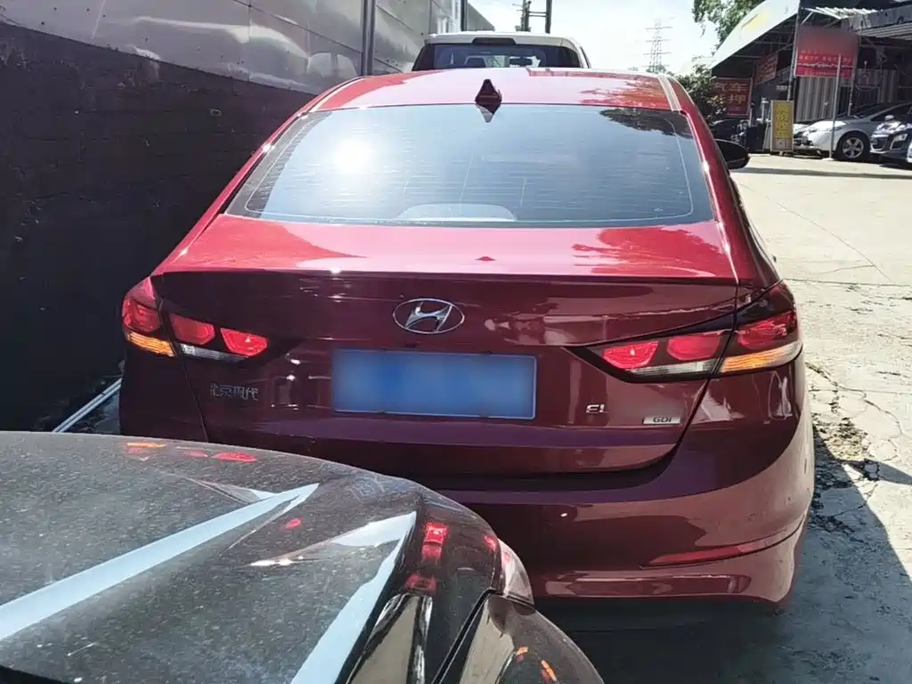 Hyundai Elantra 2018 — фото 6